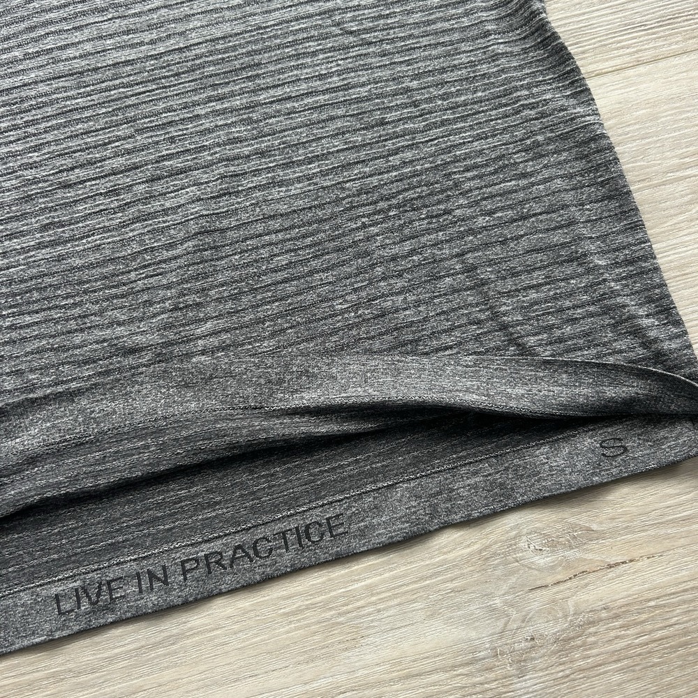 Lululemon Men's Small Metal Vent Tech Shirt Grey Black Ombre Stripe Short Sleeve - Picture 5 of 9